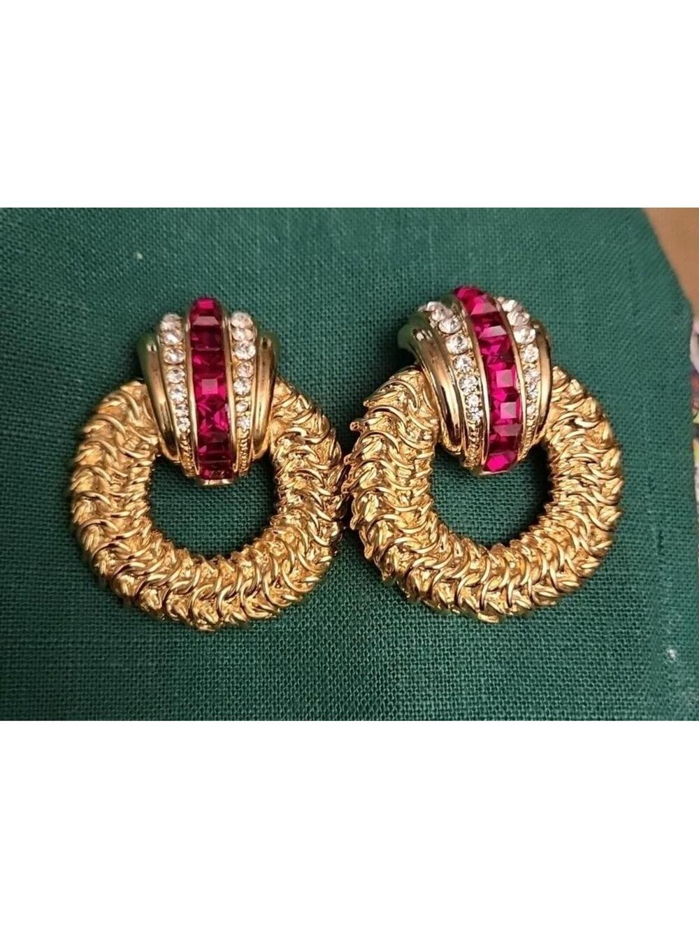 1980s unsigned CRAFT red crystal and gold tone knocker style clip-on earrings